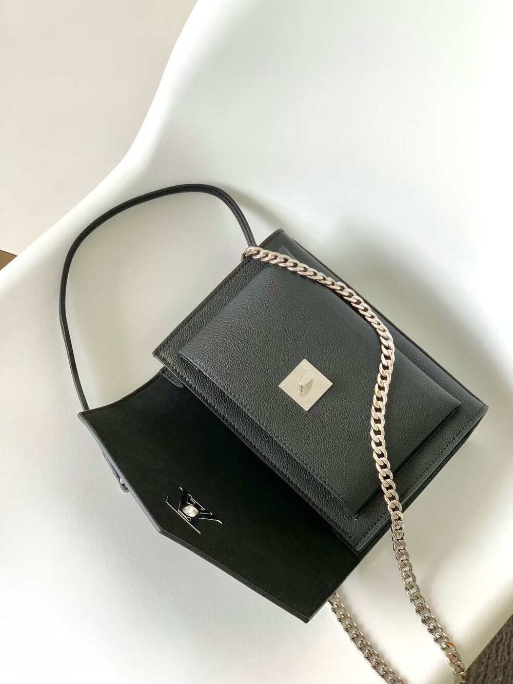 LOUIS VUITTON MYLOCKME CHAIN BB in Grained Leather - Picture 7 of 8
